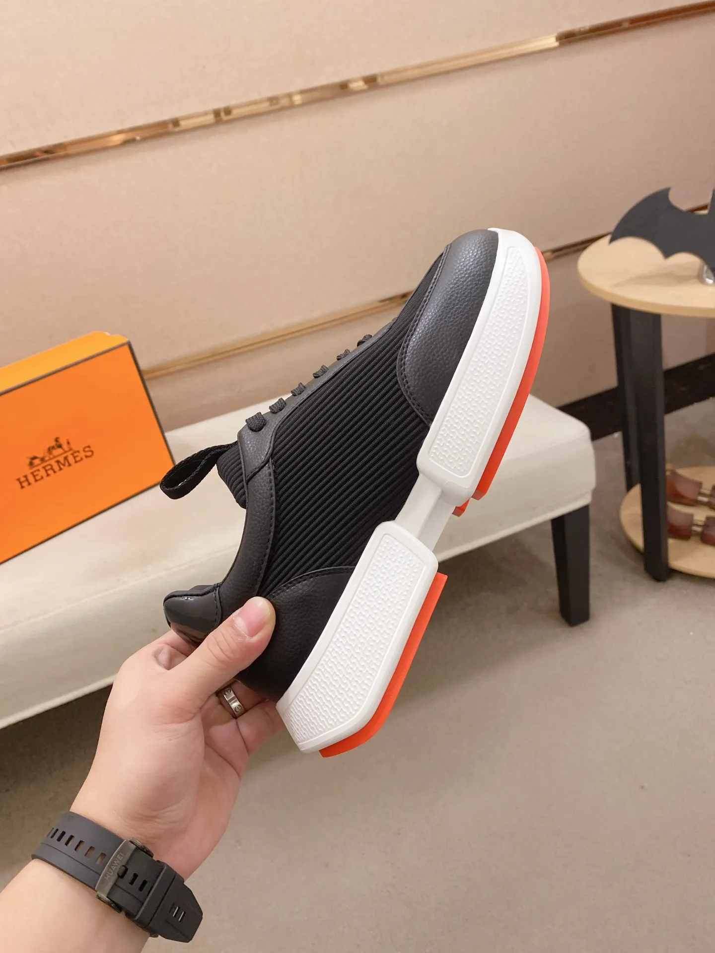Ex-factory price: 460💰《HERMES》【Classic original single version】Hermès; top 🔝purchasing agent🔍🔍men's latest 🇺🇸 counter sales simultaneously, imported from Italy original ▲▲cowhide ▲▲ (high-end, nobility, class) ) Exquisite workmanship (Italian 🇮🇹 imported water-dyed 🐂 cowhide lining) sole: original sole provided by the original factory, ⚠️exclusive double-layer activity·TPR·rubber·combined molded outsole; super comfortable·wear-resistant·non-slip·environmental protection The real thing is more beautiful if you take the real thing (high quality, follow the order). You can enter and exit the counter at will * Number of yards: 38-44 (45 can be customized and cannot be returned or exchanged)